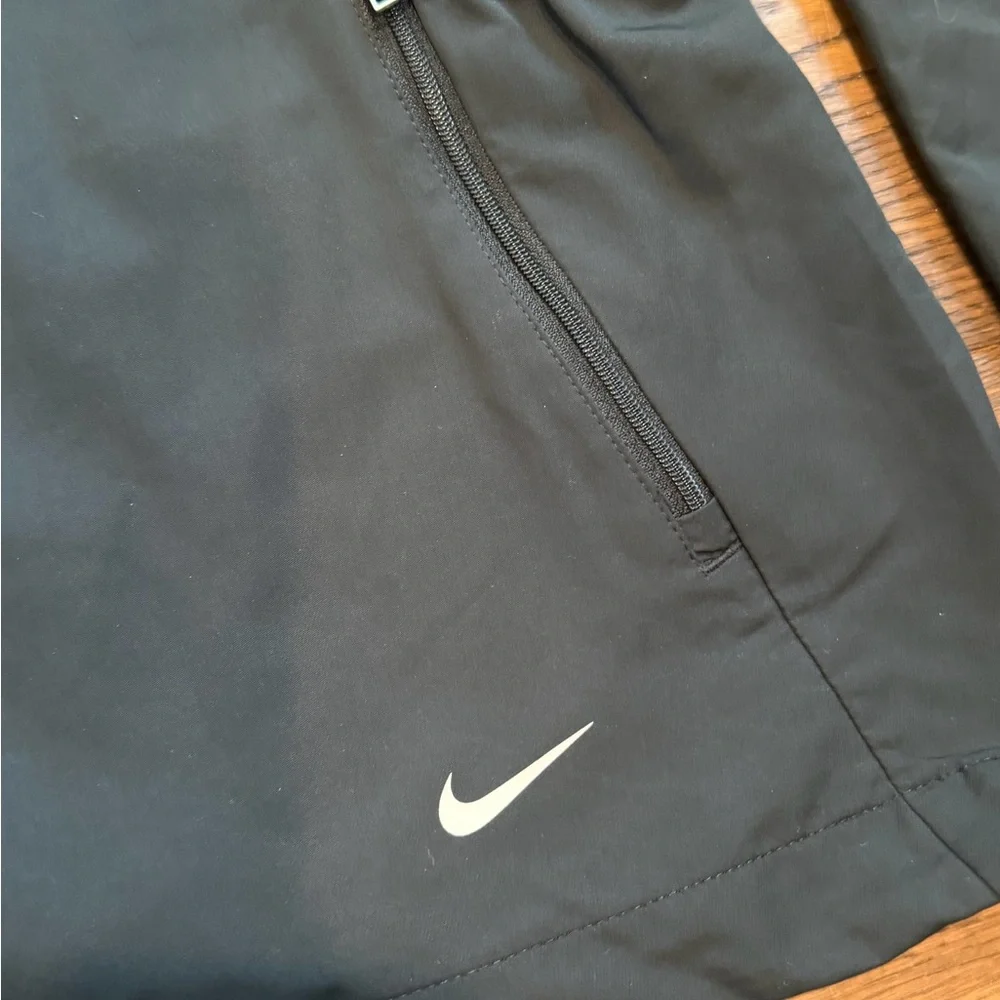 Nike Black Half-Zip Windbreaker Jacket Size M Lightweight Athletic Pullover